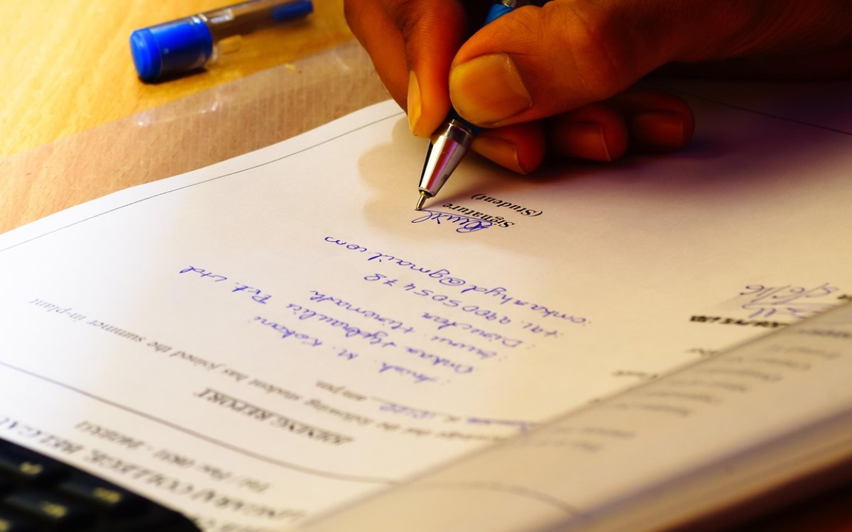 Impuestos al comprar y vender vivienda: ITP, plusvalía, IRPF y más